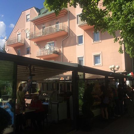 City Center Apartments Hévíz Buitenkant foto